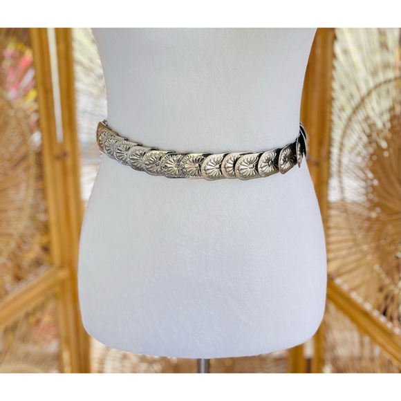 Silver Tone Metal Layered Concho Elastic Stretch Belt - Picture 5 of 5